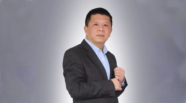 肖进? /> 
</p>
<p>
	2012q_(d)在肖q春的牵U下Q维l股份以7个亿的Mh(hun)收购?jin)贵州醇酒厂Q完成贵州醇的改制。此后，他服务过茅台集团Q主要对集团旗下保健酒业q行战略规划Q见证了(jin)茅台保健酒业从百万到数亿的增长?017q?月，他又重回贵州醇酒业，ZQ执行总裁?020q_(d)他出任贵州岩博h民小酒销售有限公司ȝ理。从人民酒出来后，肖进春成立了(jin)日子文化?
</p>
<p>
	在酒行业沉Q?0q里Q肖q春不仅获得2016q贵州省首届酒业大师评选的“十大黔酒大师”、首届“中国酱香酒酉K大师”等荣誉Q还担Q贵州酒文化研I会(x)执行副会(x)ѝ贵州酿酒工业协?x)副U(sh)ѝ?
</p>
<p>
	半辈子都在与酒打交道的肖q春Q对时代势、名酒企业等斚w都有着深刻而独到的见解?
</p>
<p>
	在他看来Q在酒业4.0竞争时代Q白酒经q“品、营销、资本”三个发展阶D，已经具备?jin)好企业的基本要素。但此前投资q度的能和营销Q得白酒业的同质化、低端化严重Q白酒行业需要从产品品质、品牌文化、消费场景等斚wq行文化创新Q以满消费者不同场景、个性和定位的需求?
</p>
<p>
	因ؓ(f)独特的白酒文化见解，肖进春也被业内称为“白酒新文化q动”的发v人?
</p></div>

<div   id=